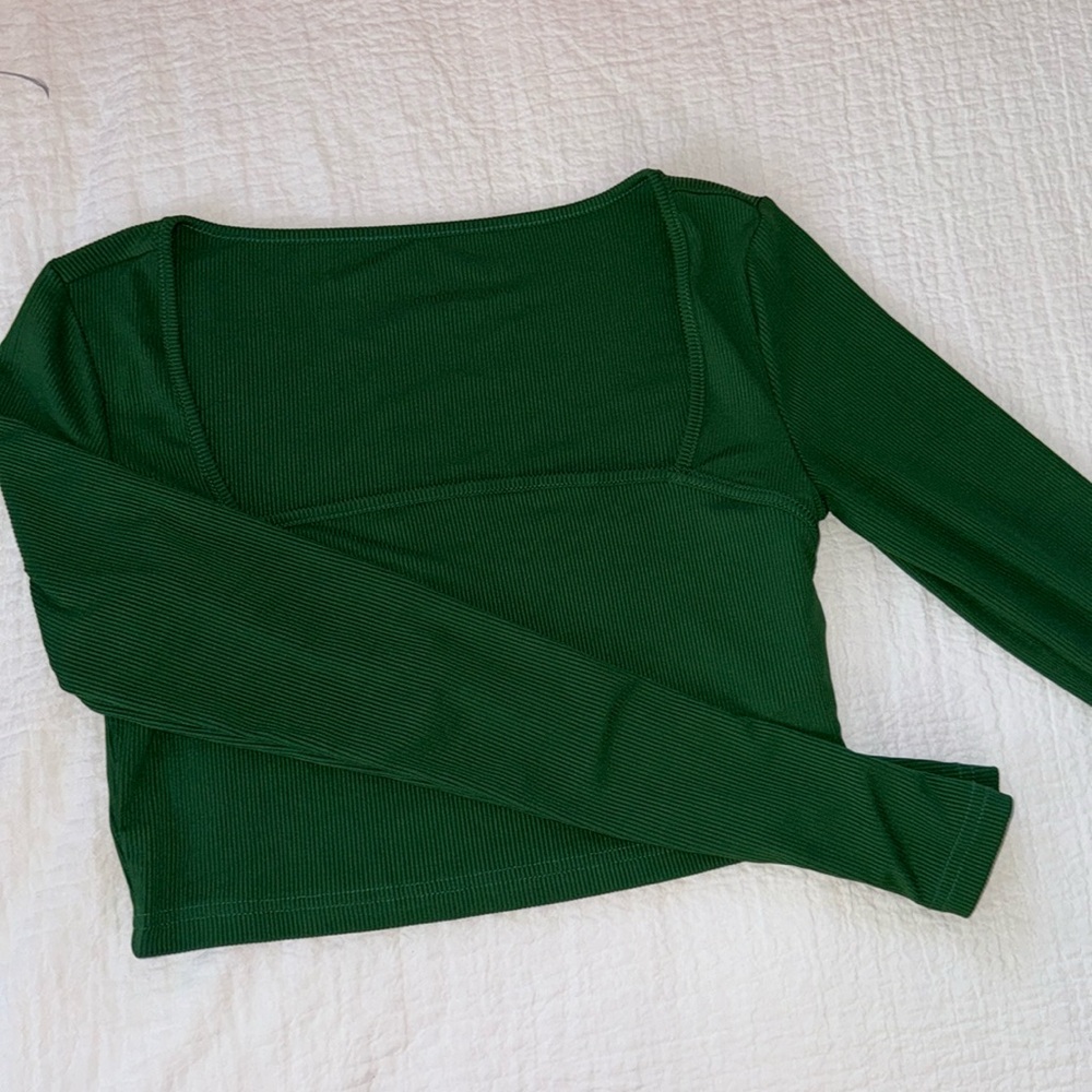 CIDER size medium green cropped square neck long sleeve